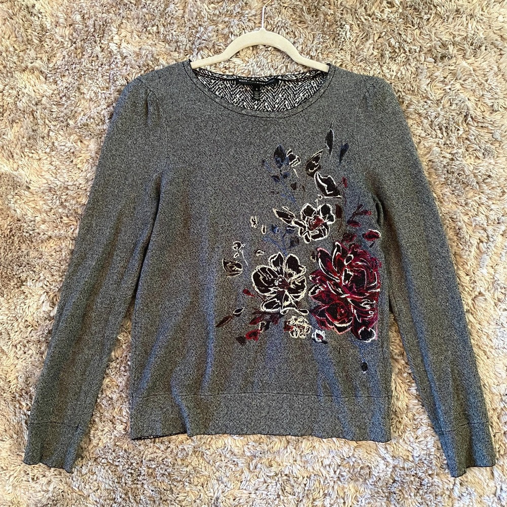 White House Black Market Women's S Gray Floral Embroidered Puff Shoulder Sweater - Picture 4 of 13